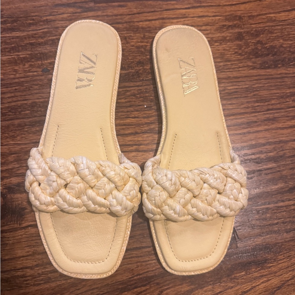 Women yellow slide sandals size 10